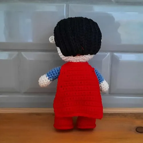 Amigurumi super héros coton au crochet - superman - 16 cm