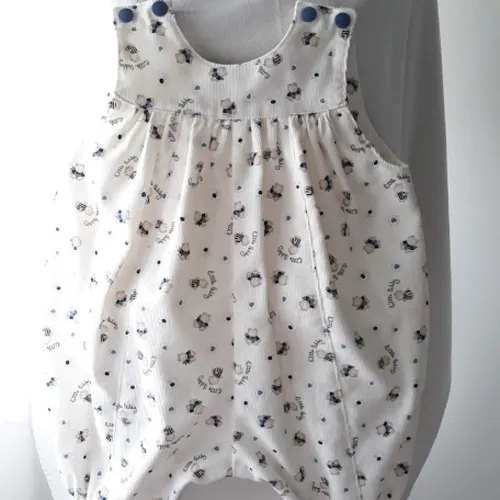 Barboteuse bébé 3/6 mois velours 1000 raies coton oéko-tex blanc cassé motifs petit ours bleus pièce unique fait main