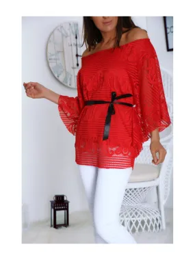 Blouse rouge en dentelle coupe chauve souris avec ceinture ruban