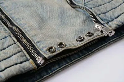 Blouson en jeans à capuche effet délavé avec padding épaules