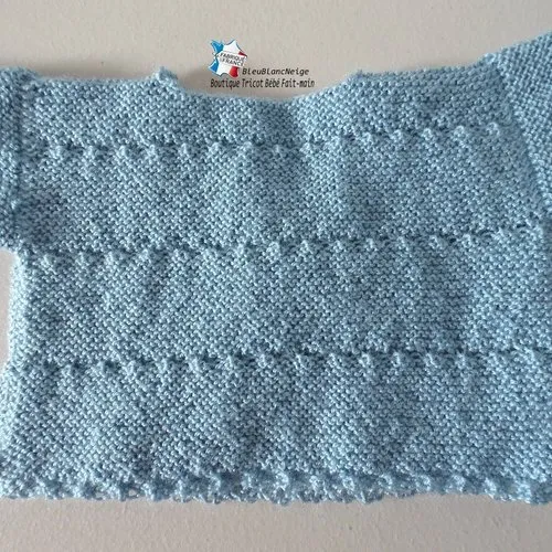 Brassière 3 mois,  croisée bleu clair layette bb, laine calinou bergère de france,  tricot bebe, sur commande