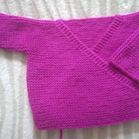 Brassière bébé taille 3 mois ,cache coeur ,laine 100% acrylique certifiée oekotex,tricoté à la main.