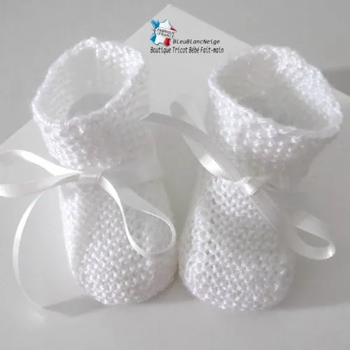 Béguin et chaussons naissance – modèle bb point riz, coloris blanc lait, tricoté main, bonnet layette tricot bébé sur commande