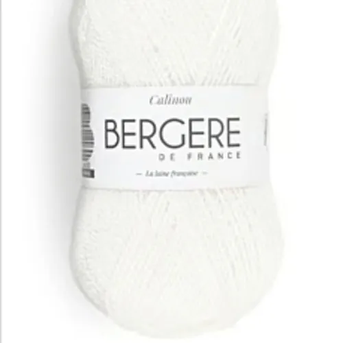 Béguin et chaussons naissance – modèle bb point riz, coloris blanc lait, tricoté main, bonnet layette tricot bébé sur commande