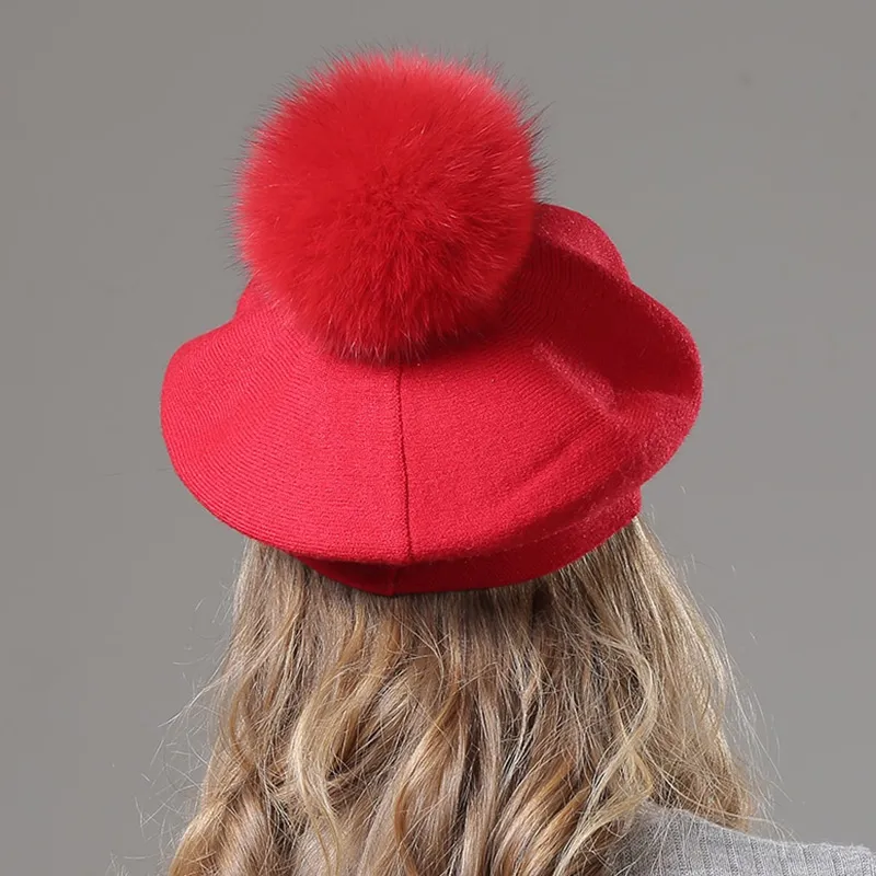 Béret Laine et Pompon Rouge- Shine Boutique