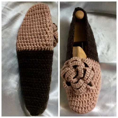 Chaussons ballerines  au crochet acrylique avec décor grande rose   pour femme