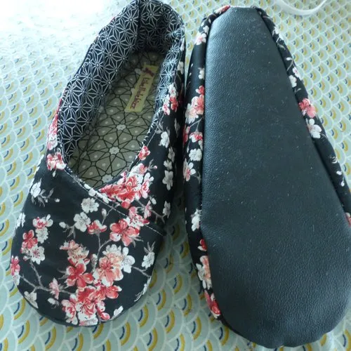 Chaussons femme kimono "fleurs de cerisier" fond noir