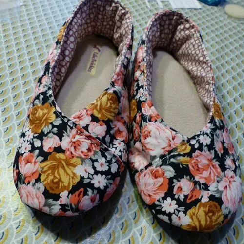 Chaussons kimono femme "bouquet de roses" tons noir/rose/orange