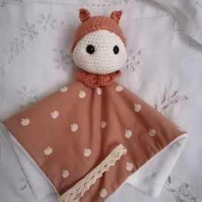 Doudou plat mon doudou au crochet  en coton oeko-tex et éponge velours étoiles dévorées et popeline oeko-tex