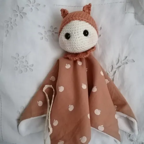 Doudou plat mon doudou au crochet  en coton oeko-tex et éponge velours étoiles dévorées et popeline oeko-tex