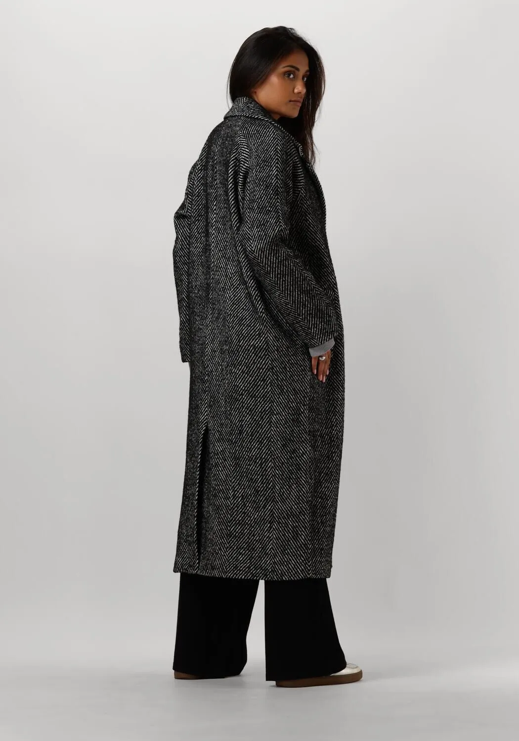 my essential wardrobe manteau maggiemw coat en noir