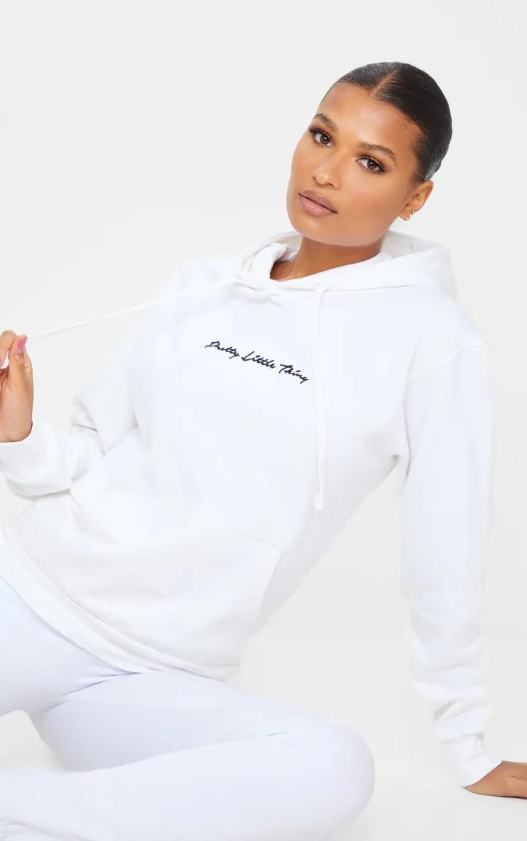 PRETTYLITTLETHING Hoodie oversize blanc à broderie