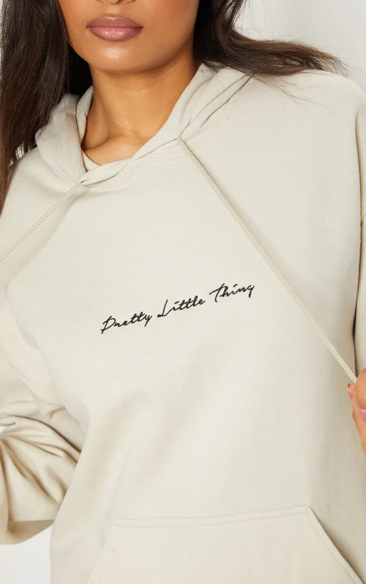 PRETTYLITTLETHING Hoodie oversize sable brodé