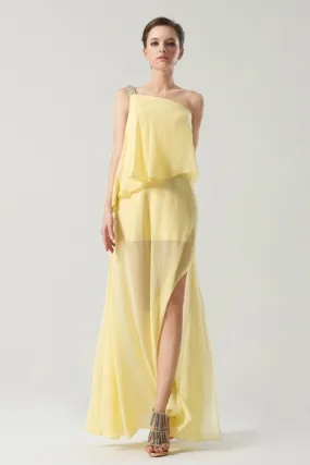 Robe jaune asymétrique ornée de bijoux fente latérale