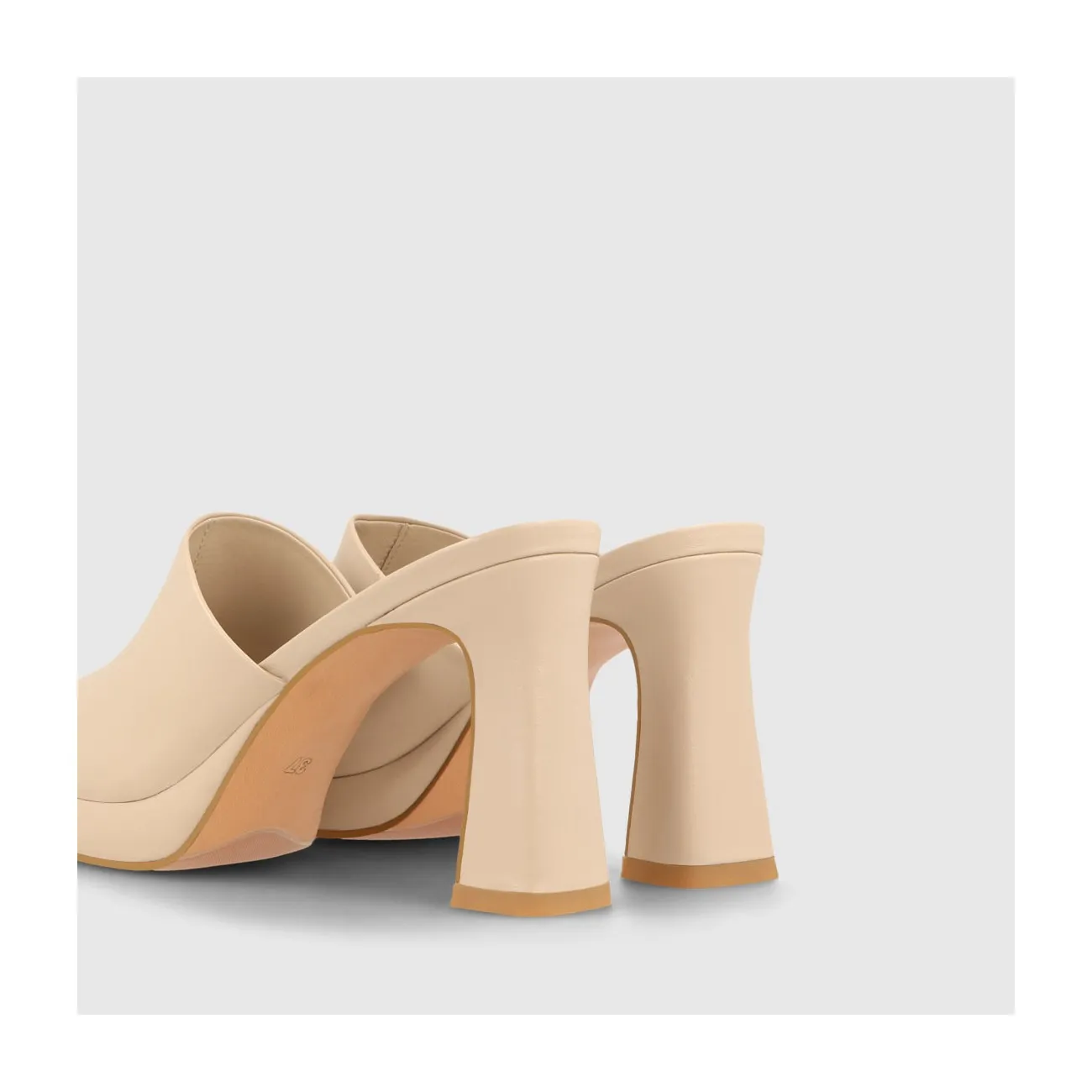 Sandales femme en cuir lisse de couleur beige | LODI Chaussures pour femme en ligne.