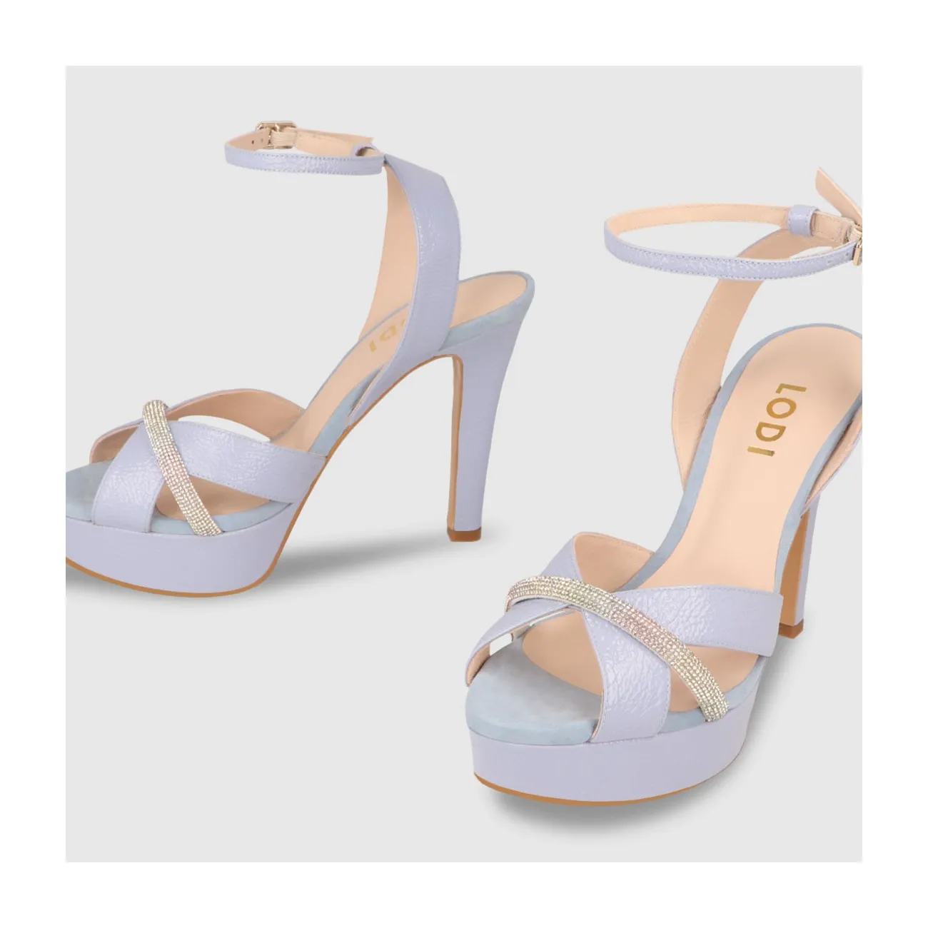 Sandales à plate-forme femme en cuir verni de couleur bleueeet fine bride sur l’empeigne | LODI Chaussures pour femme en ligne.